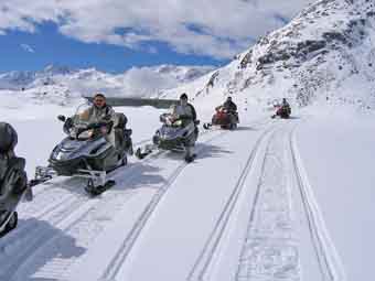 Snowmobile Touren Winter - HB Adventure Switzerland