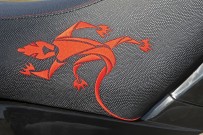 Black Lizard: ganz in schwarz gehalten, sticht allein das Eidechsen-Logo in rot hervor