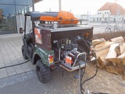 Kymco UXV 500: praktischer Träger von Holzspalt-Gerät mit 10 Meter langem Hydraulik-Schlauch