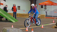 bike-austria 2013: Indoor-Trial-Parcours mit Elektro-Bikes von GasGas
