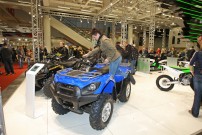 HMT Hamburger Motorrad Tage 2014: Kawasaki-ATVs zum Anfassen, Besteigen - und sogar zum Kaufen, was ausgestellten Preisschilder wohl beweisen