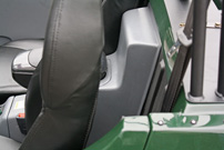 Mehr Platz im Buggy: In allen ab sofort gelieferten Quadix Buggys sind die Sitze um 6,5 cm weiter nach hinten verstellbar, so dass auch Buggy-Piloten, die größer sind als 190 cm, bequen Platz finden